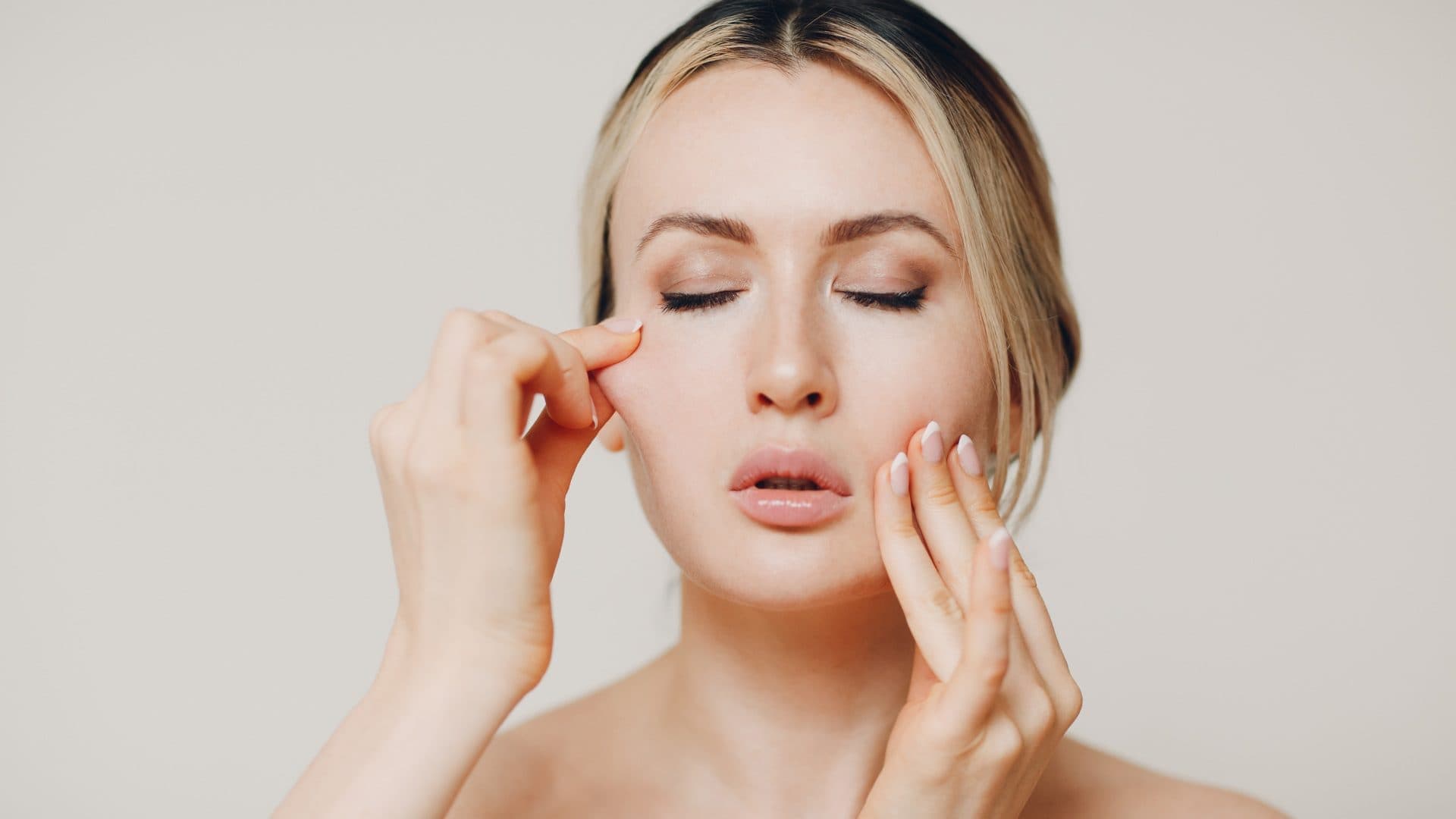 Saggy Skin Under Eyes: Causes, Symptoms and Treatments