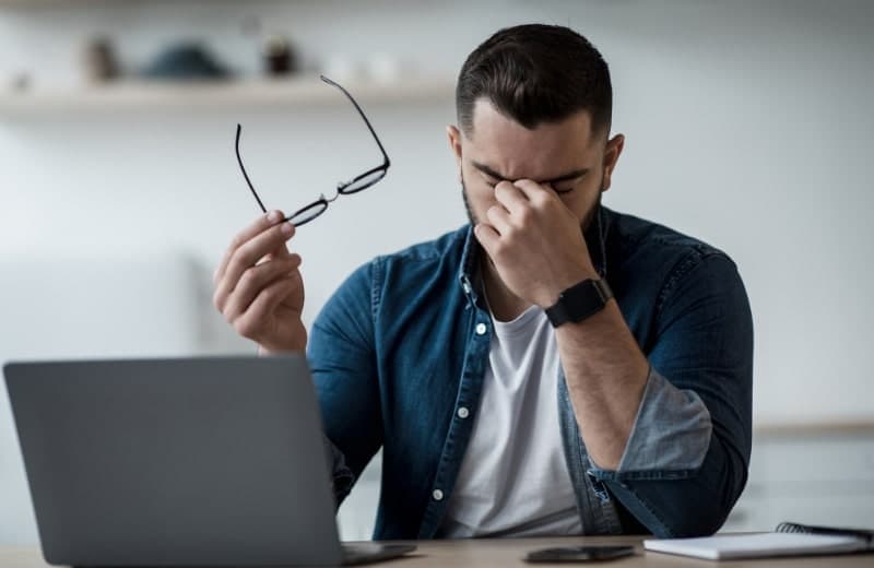 Tired Eyes: Causes, Symptoms, and Why It Happens
